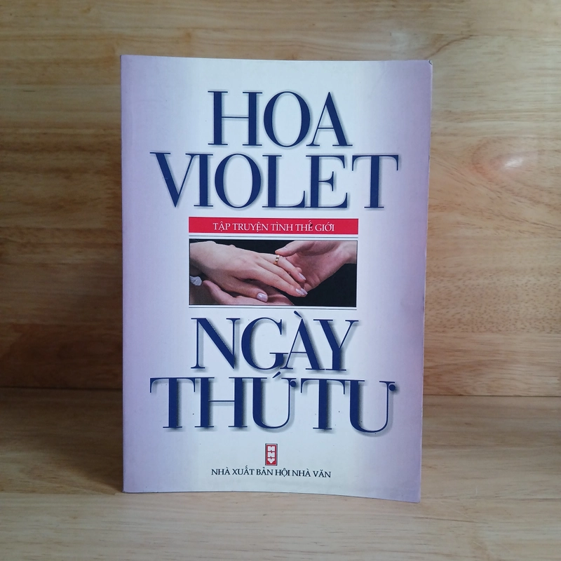 Hoa Violet Ngày Thứ Tư (Tập Truyện Tình Thế Giới) 457797