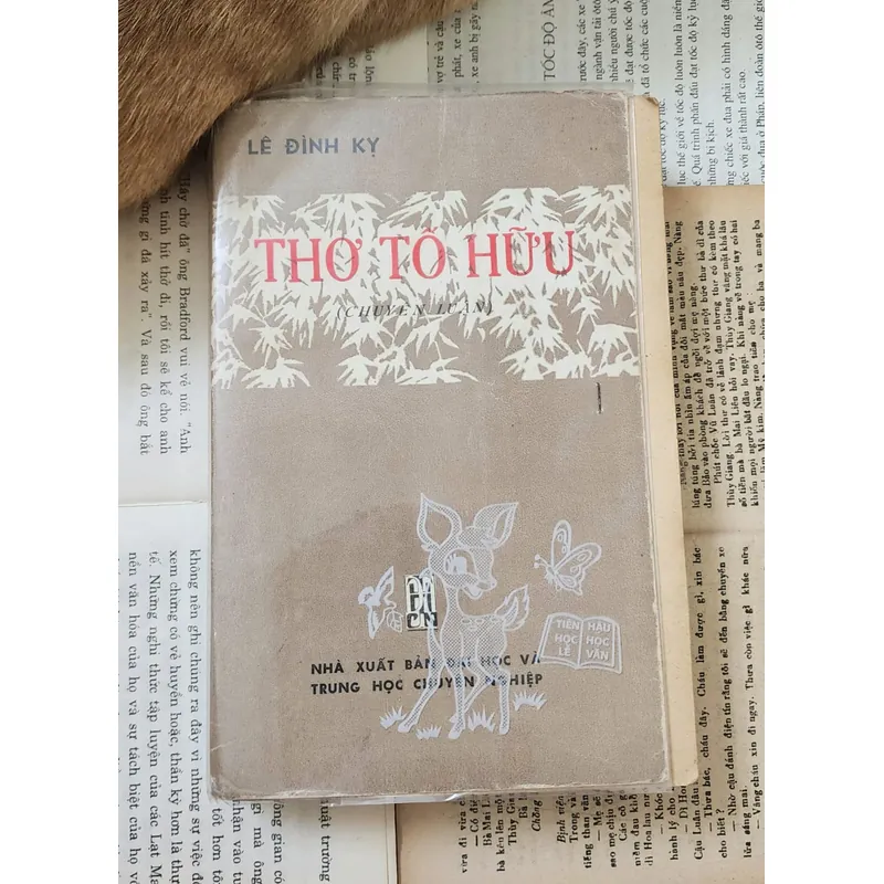 Chuyên luận Thơ Tố Hữu - Lê Đình Kỵ (550 trang) 707214