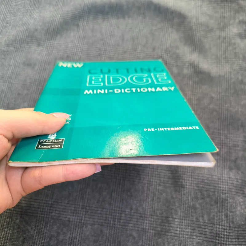 New Cutting Edge Mini Dictionary - Pre-Intermediate Level 592514