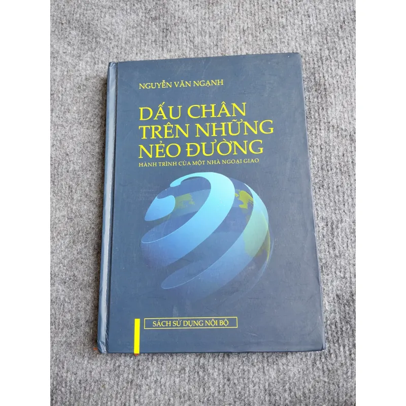 DẤU CHÂN TRÊN NHỮNG NẺO ĐƯỜNG. HÀNH TRÌNH CỦA MỘT NHÀ NGOẠI GIAO 568180