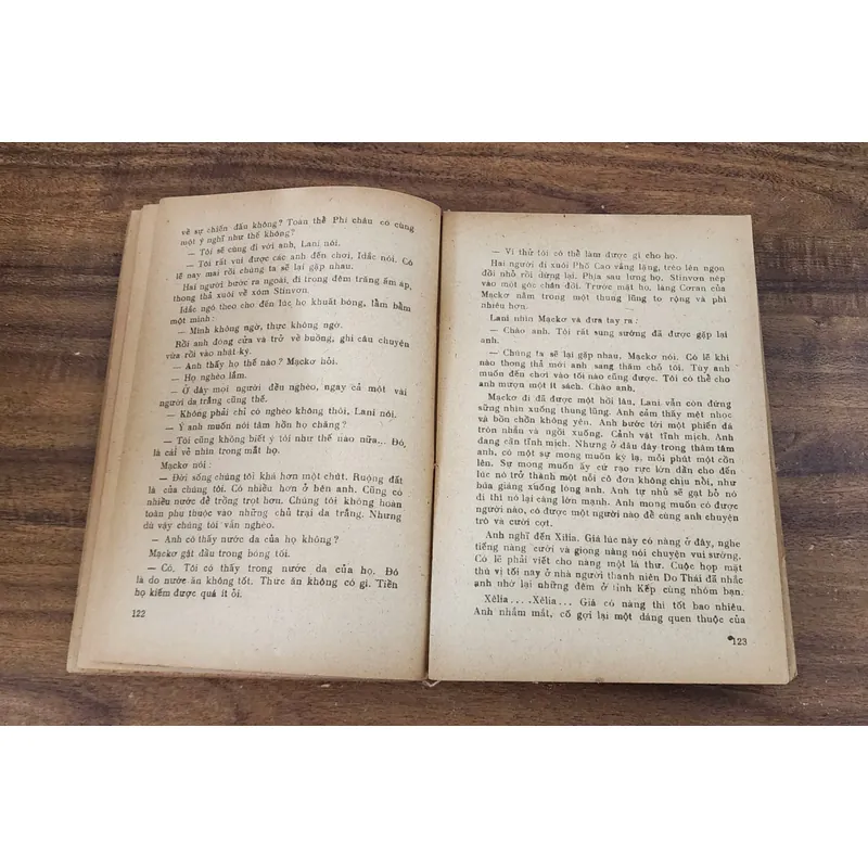 Tác phẩm văn học Nam Phi: CON ĐƯỜNG SẤM SÉT - Peter Abrahams 732907