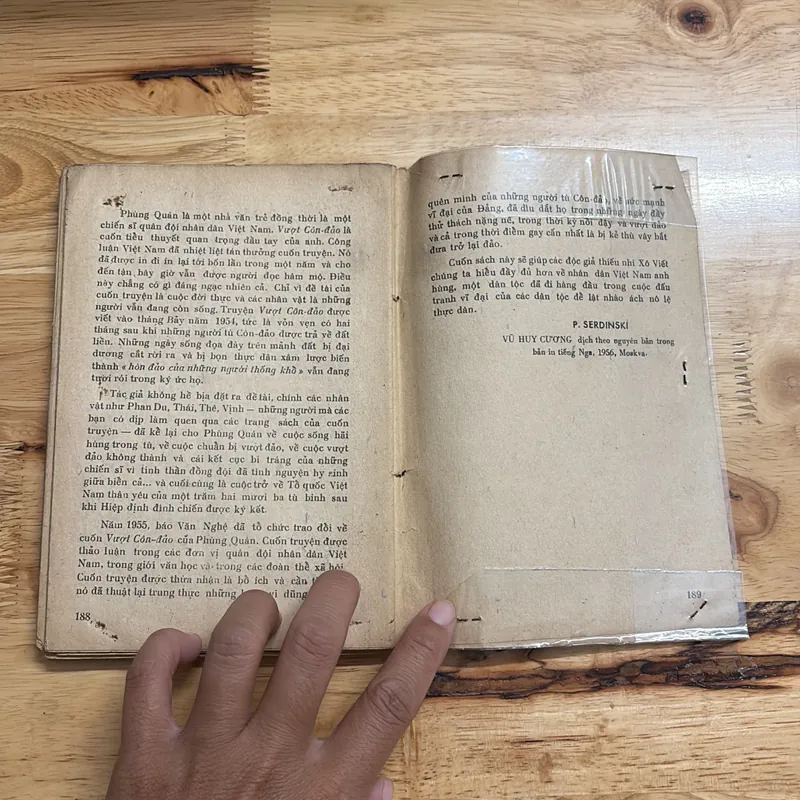 II Sách Xưa: Vượt Qua Côn Đảo (Tiểu Thuyết) - Phùng Quán - 1987 686625