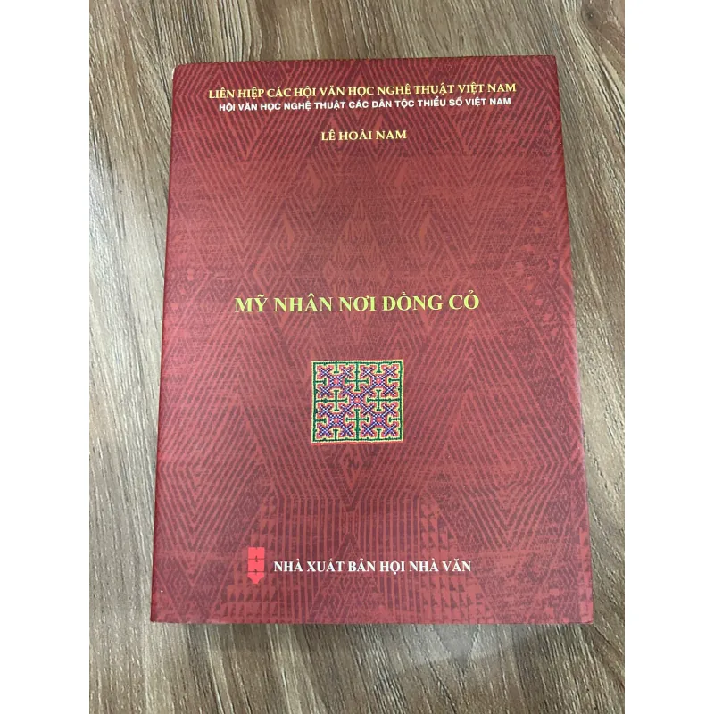 Mỹ Nhân Nơi Đồng Cỏ – Lê Hoài Nam 761196