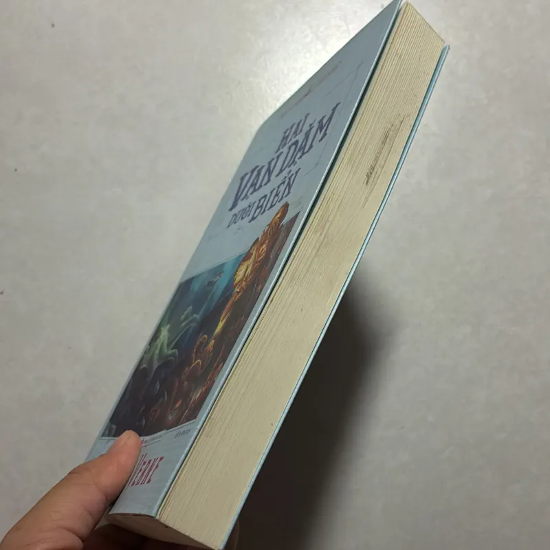 Hai vạn dặm dưới đáy biển - Jules Verne 756106