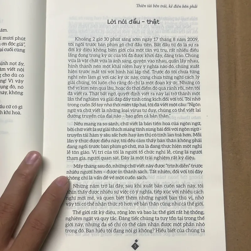 Thiên tài bên trái, kẻ điên bên phải 572652
