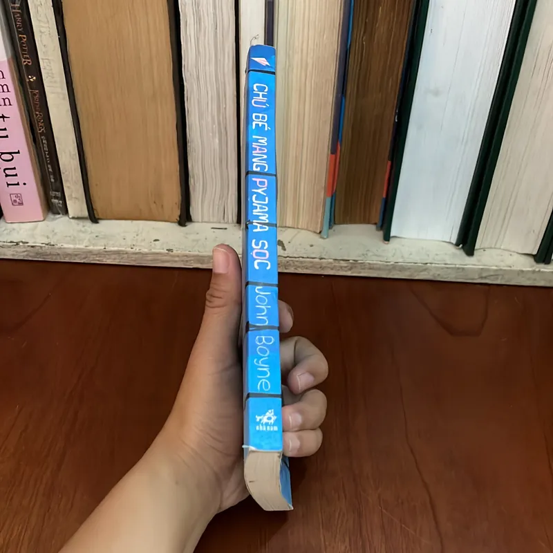 II Tựa sách: Chú Bé Mang Pyjama Sọc - JOHN BOYNE - 2022 576368