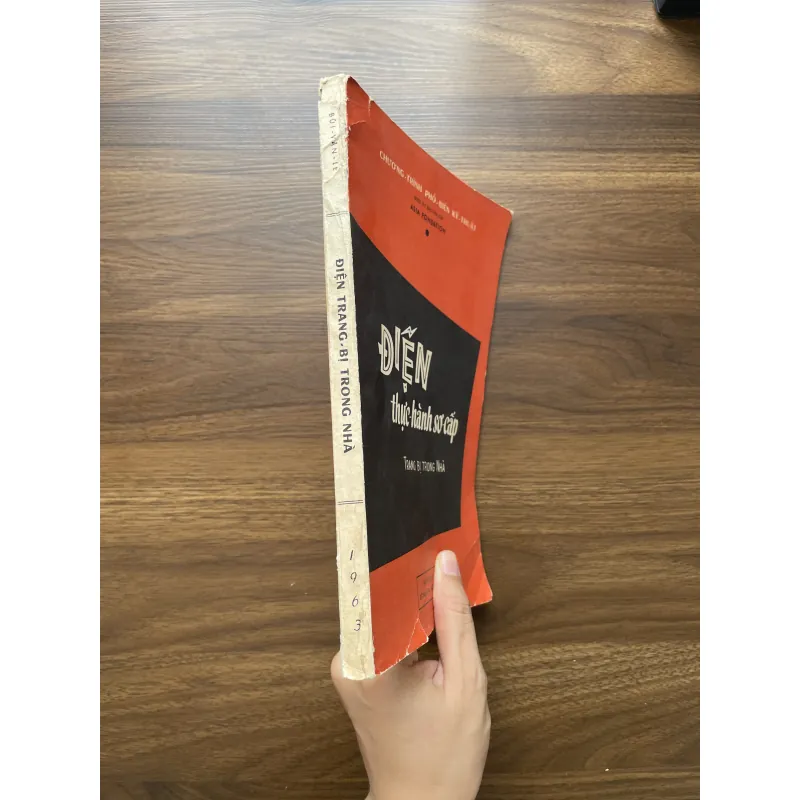 Điện thực hành sơ cấp - Trang bị trong nhà 1020518