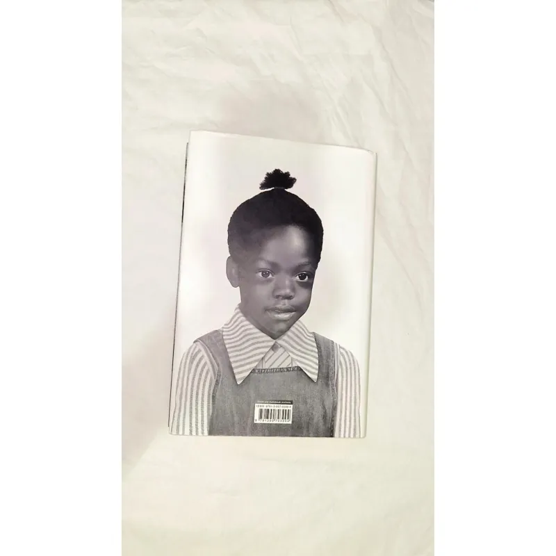 Finding Me: A Memoir
Sách của Viola Davis (bìa cứng, khổ lớn) 747994