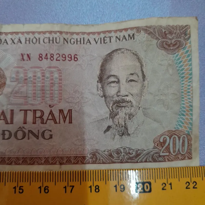 Tờ tiền 200 Đồng năm 1987. Ngân hàng Nhà Nước VN. Số series XN 8482996 748758