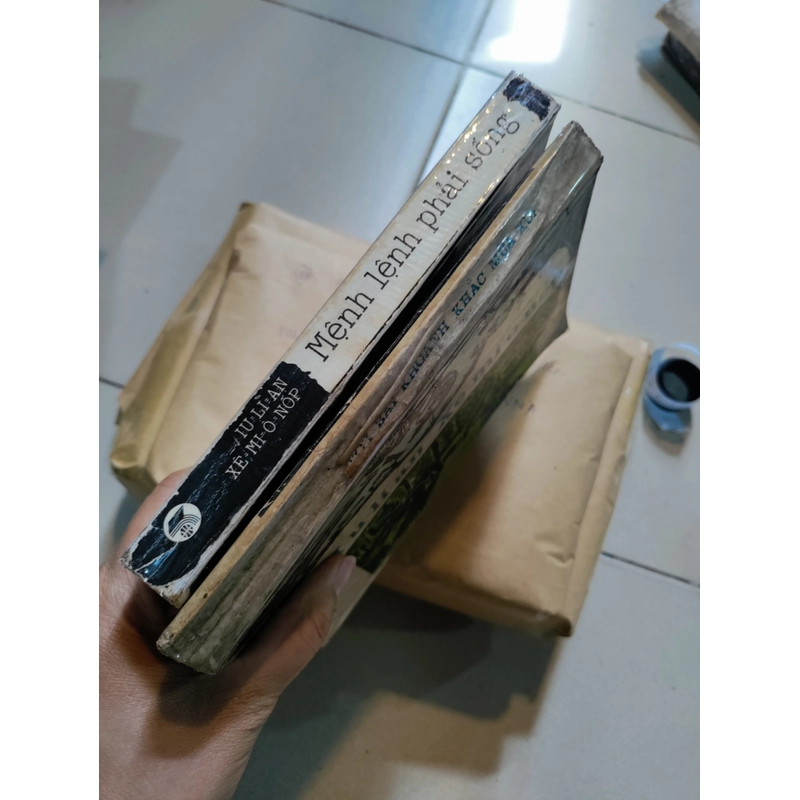 Bộ 2 tập  ( mười bảy khoảnh khắc mùa xuân ( t1)+ mệnh lệnh phải sống (t2).  462941
