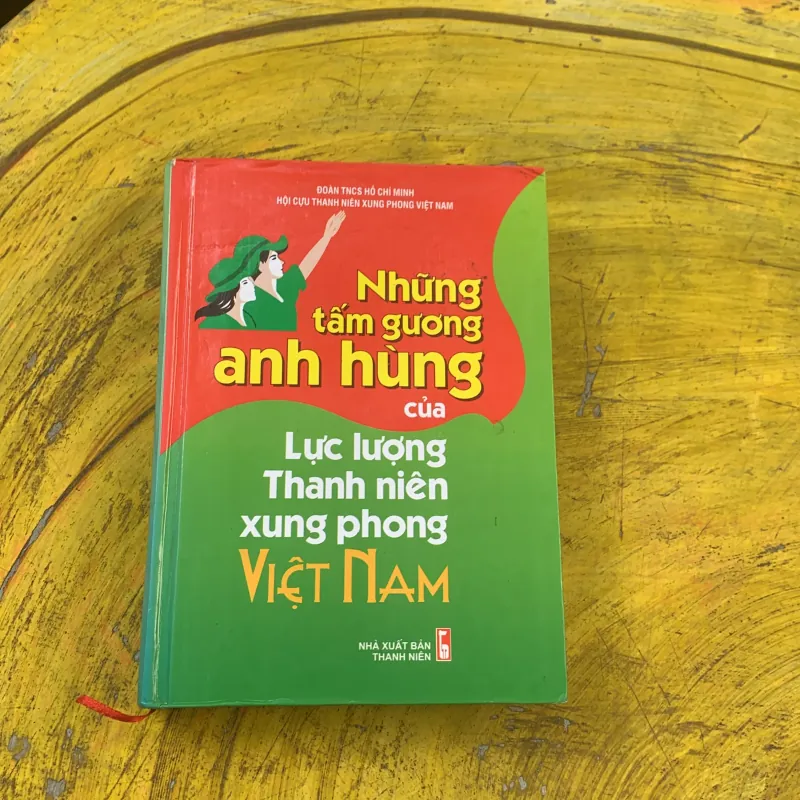 NHỮNG TẤM GƯƠNG ANH HÙNG CỦA LỰC LƯỢNG THANH NIÊN XUNG PHONG VIỆT NAM 780389