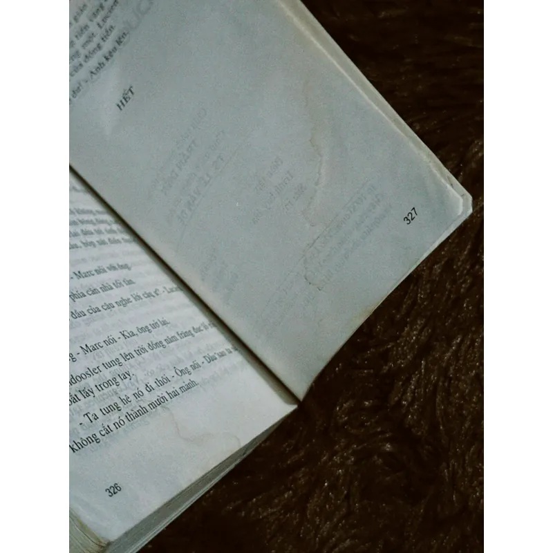 Xác chết dưới gốc sồi 699362