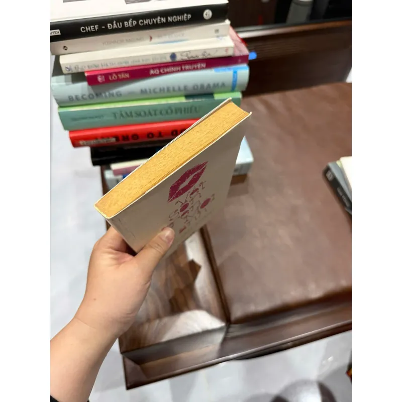Vết Son Trên Môi Anh – Cấn Văn Khánh | Tản văn tình yêu, nhẹ nhàng mà thấm- K3 1009665