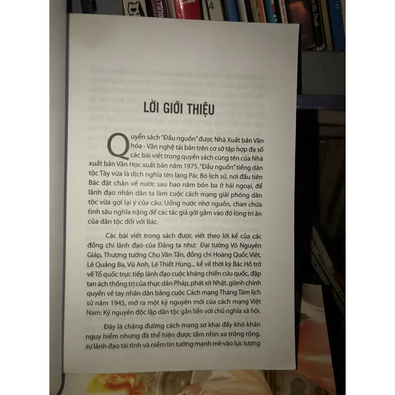 Tập hồi ký Đầu nguồn - Nhiều tác giả  726847