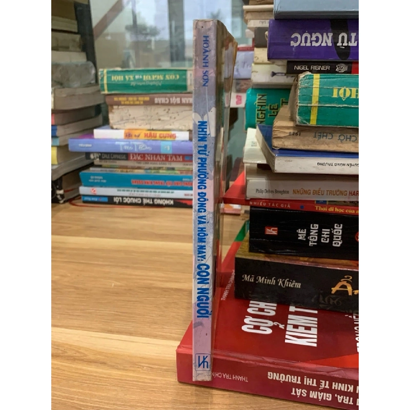 Nhìn từ phương đông và hôm nay :Con người- hoàng sơn 751107