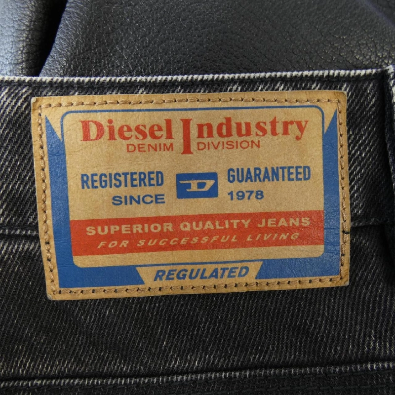 Quần jeans DIESEL P-ARBUS - Hàng hiệu Authentic 886600