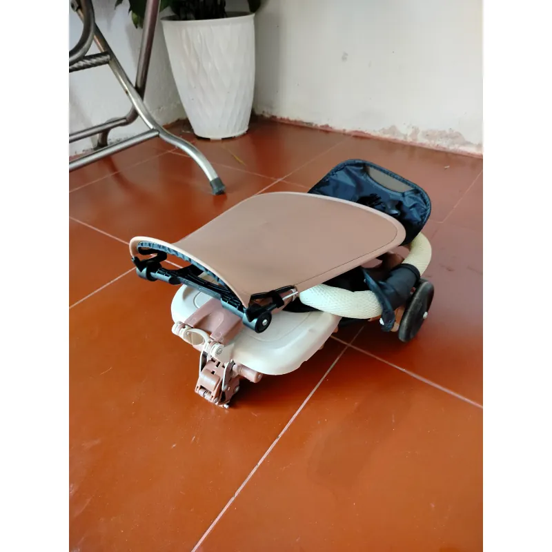 Xe đẩy em bé gấp gọn tiện lợi xài vài lần 930906