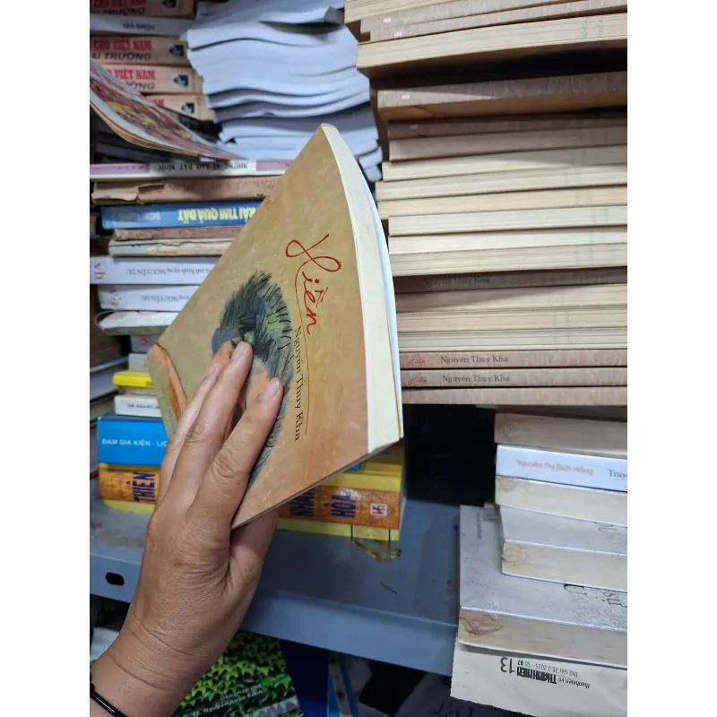 Hiền của nhà thơ Nguyễn Thụy Kha 936315