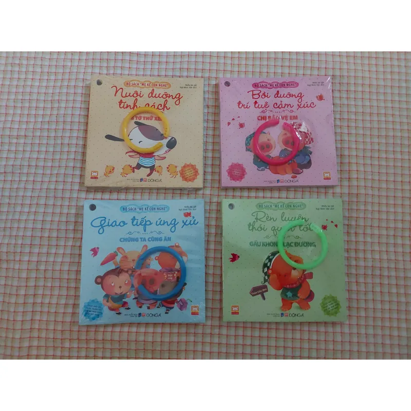 Bộ sách Mẹ Kể Con Nghe (trọn 4 bộ - 1 bộ 10 cuốn), kèm vòng, Đông A 1029315