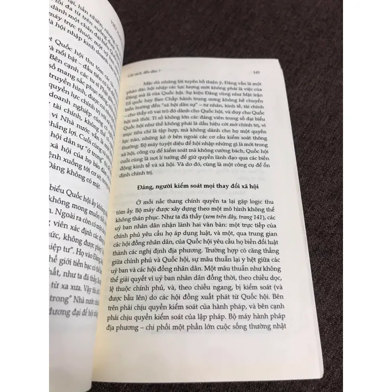 VIỆT NAM HÀNH TRÌNH MỘT DÂN TỘC - PHILIPPE PAPIN - NHÀ XUẤT BẢN GIẤY VỤN 2010 975798