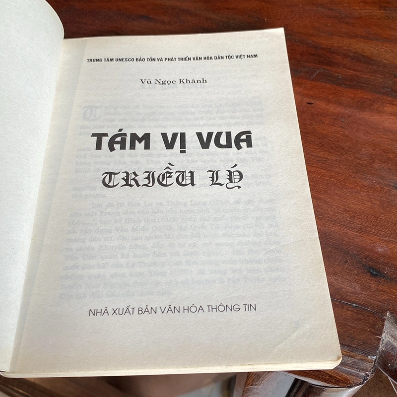 TÁM VỊ VUA TRIỀU LÝ (XB 2003) 502276