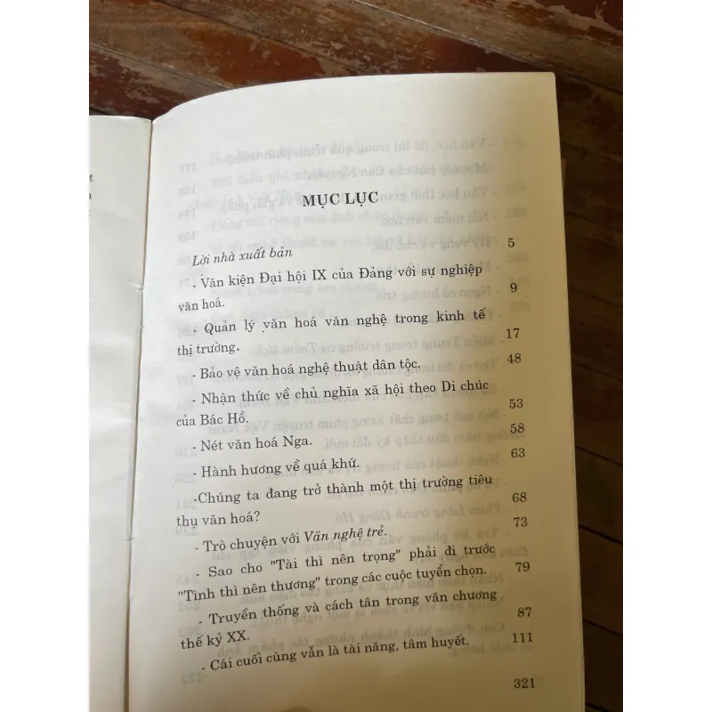 TRỊNH ĐÌNH KHÔI - BÚT KÝ VĂN NGHỆ -330 TRANG 624698