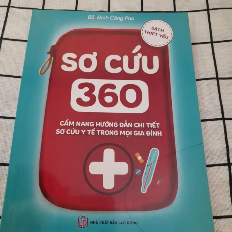 CẨM NANG SƠ CỨU 360. Sách thiết yếu Gia đình. Bác sỹ Đinh Công Pho 707569