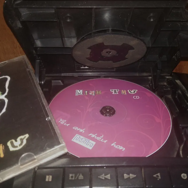 CD Album Minh Thư - Yêu anh nhiều hơn 1044575