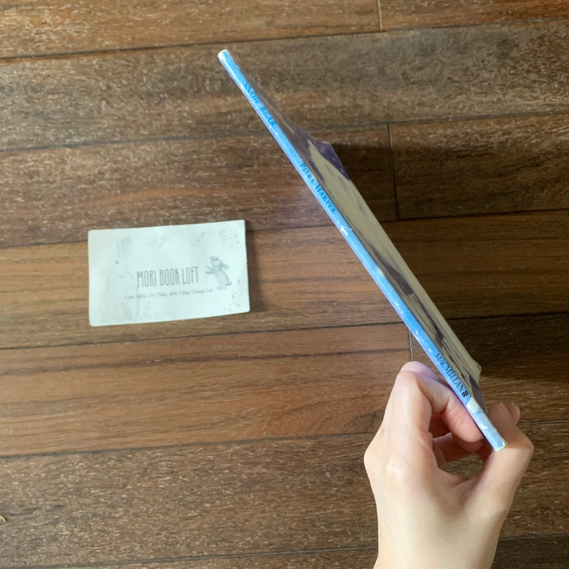 Sách ngoại văn Snow Bear – Sách sờ chạm vải nhung, Used 540728