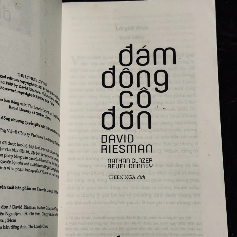 Đám đông cô đơn 758033