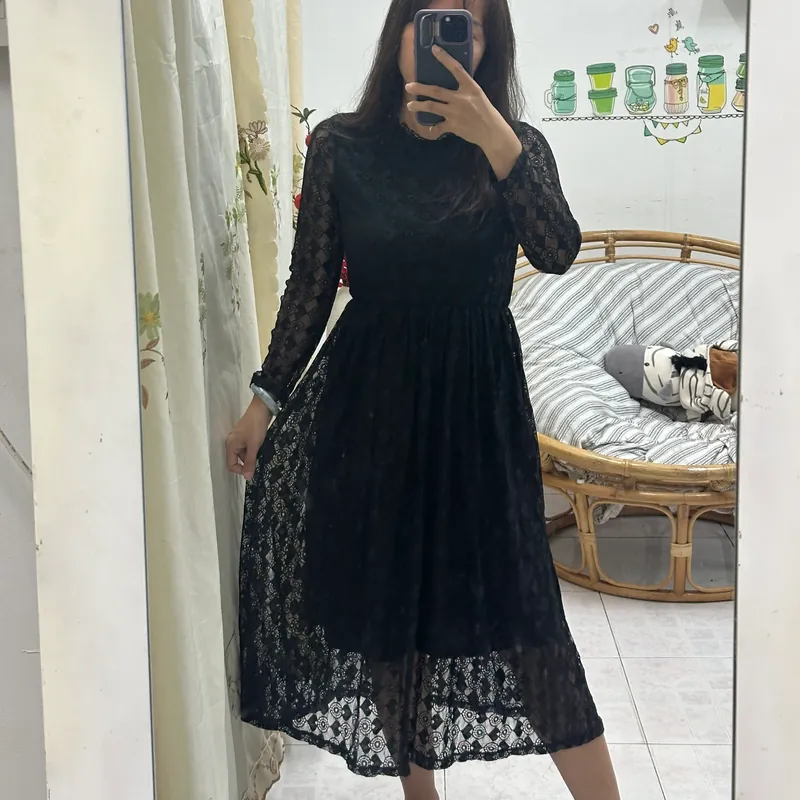 Đầm ren đen dài tay 560937