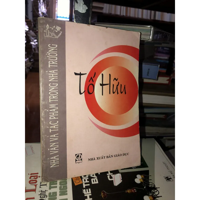 Nhà văn và tác phẩm trong nhà trường - Tố Hữu 1004235