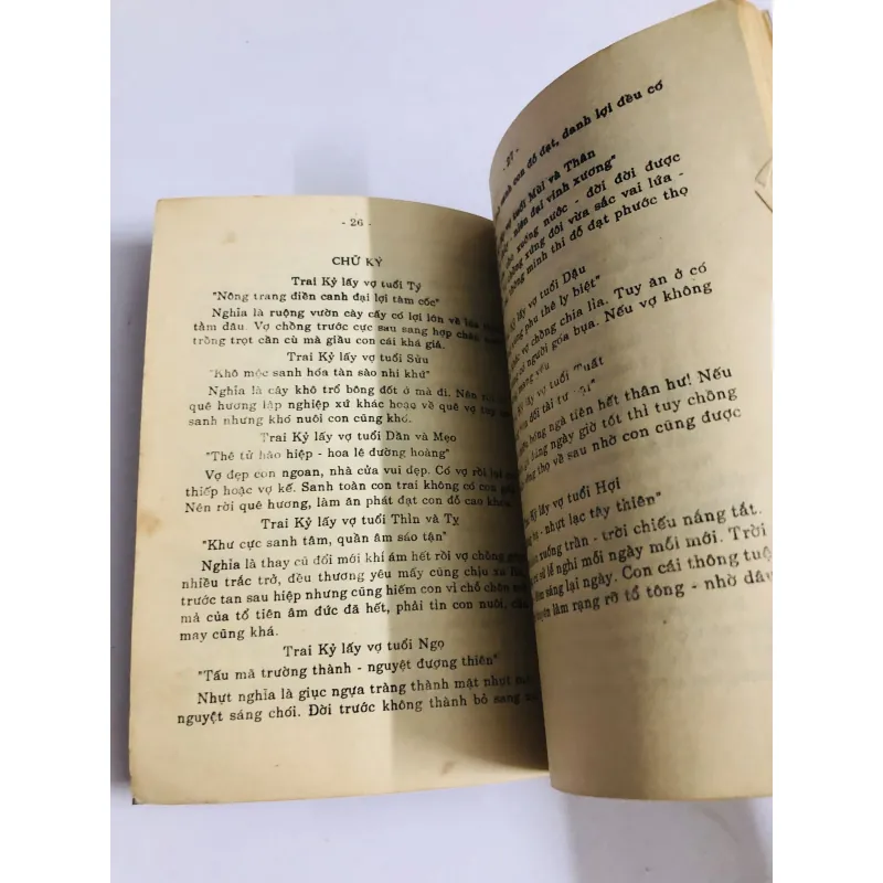 SÁCH SỐ COI TUỔI LÀM NHÀ VÀ DỰNG VỢ GẢ CHỒNG 752727