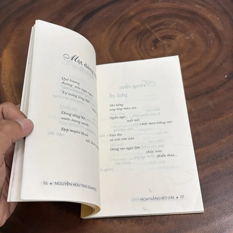 II Thơ: Hoa Nắng Bờ Vai - Nguyễn Hữu Thu Giang - 2000 1001908