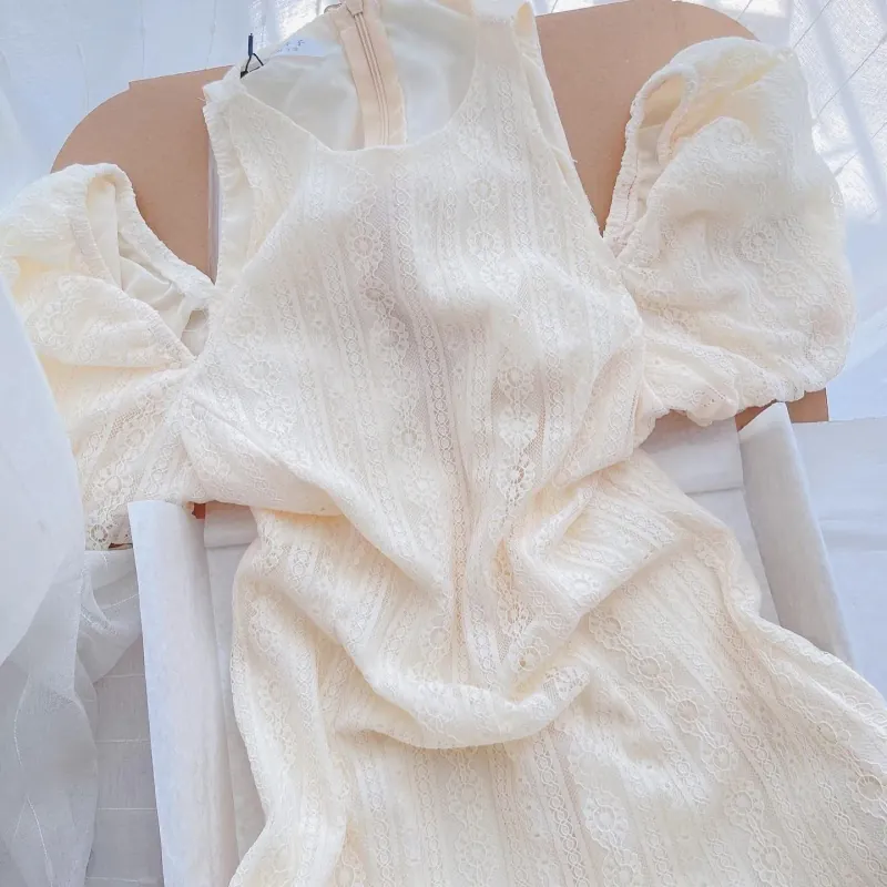 Váy tiểu thư chất ren màu trắng kem 933295