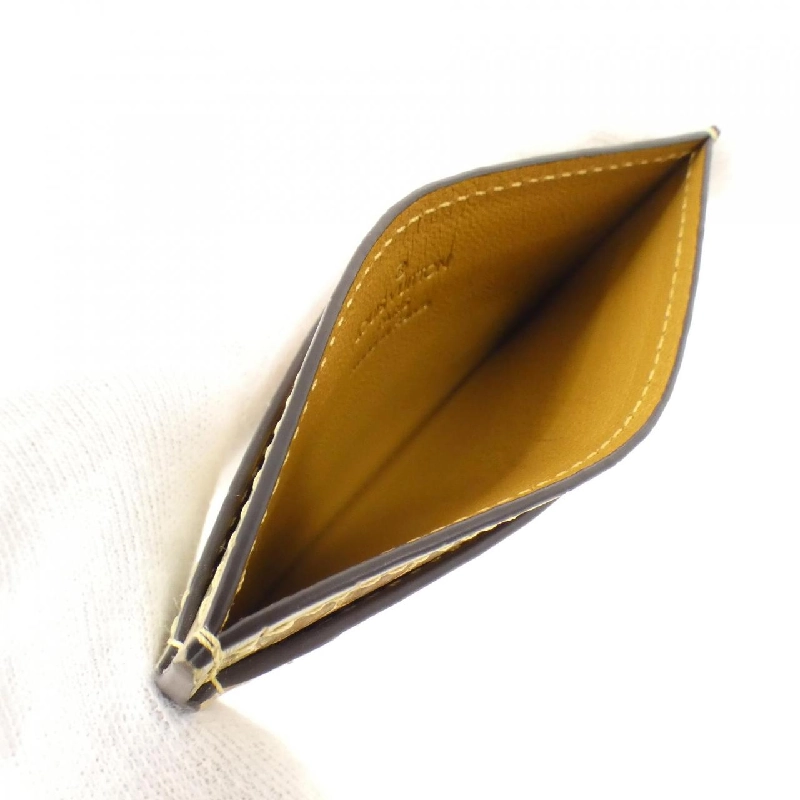 Ví da Louis Vuitton da kỳ lạ 624030