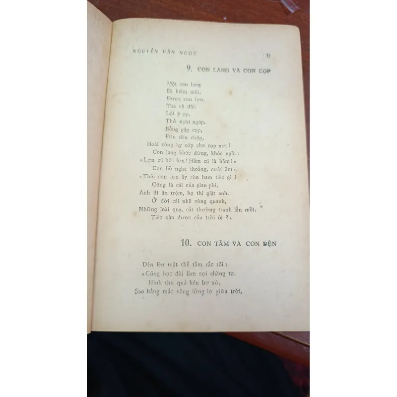 ĐÔNG TÂY NGỤ NGÔN 704102