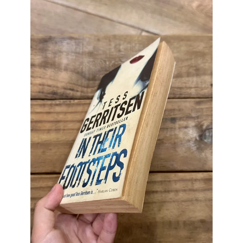 In Their Footsteps - Tess Gerritsen 731961