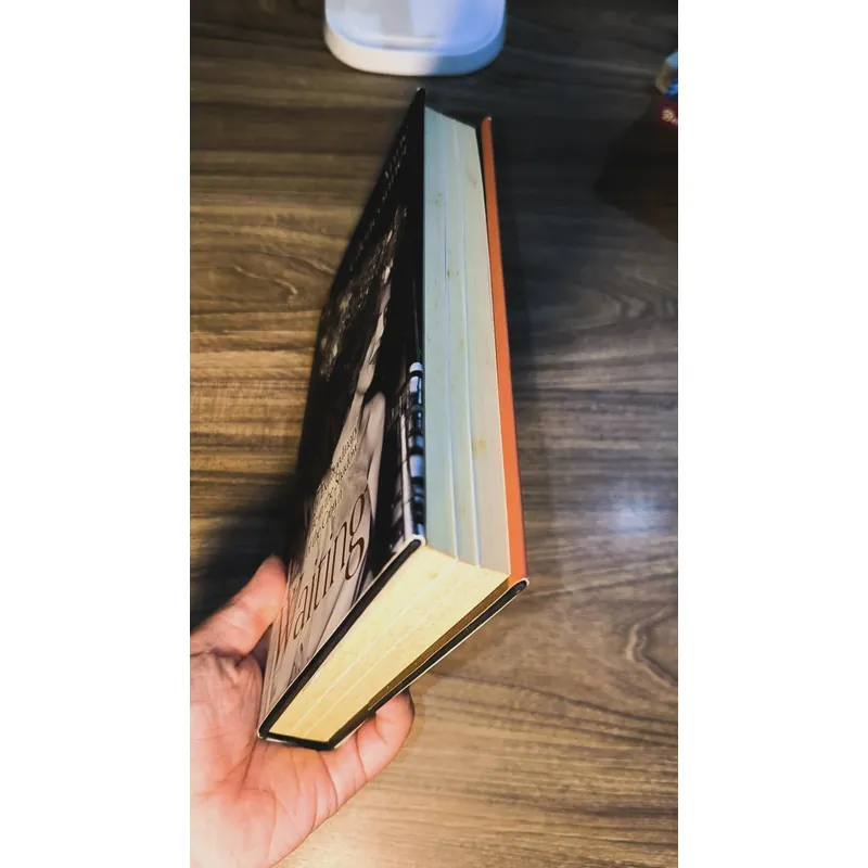 Sách cũ (có ố) Lady in Waiting: My Extraordinary Life in the Shadow of the Crown  723356