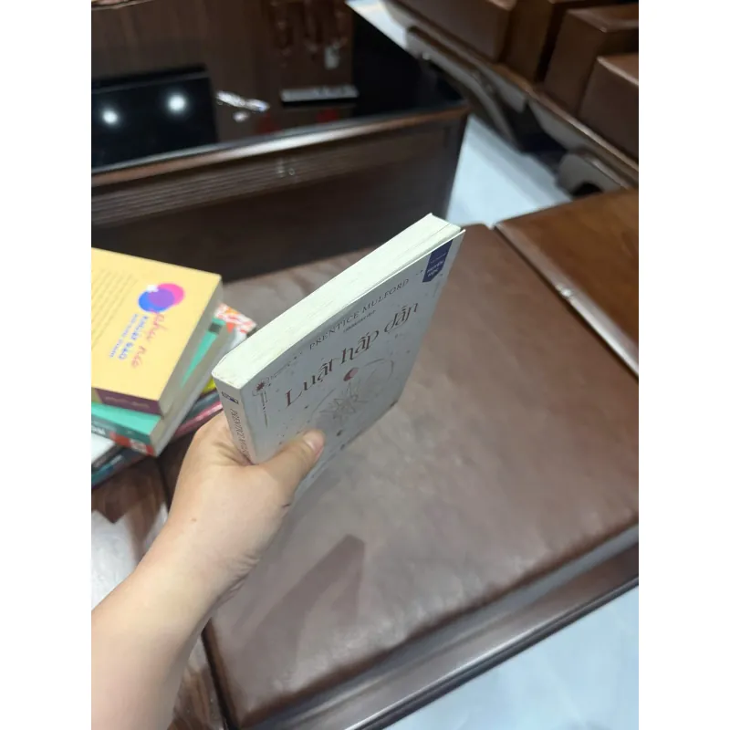 Luật Hấp Dẫn - K4 1021129