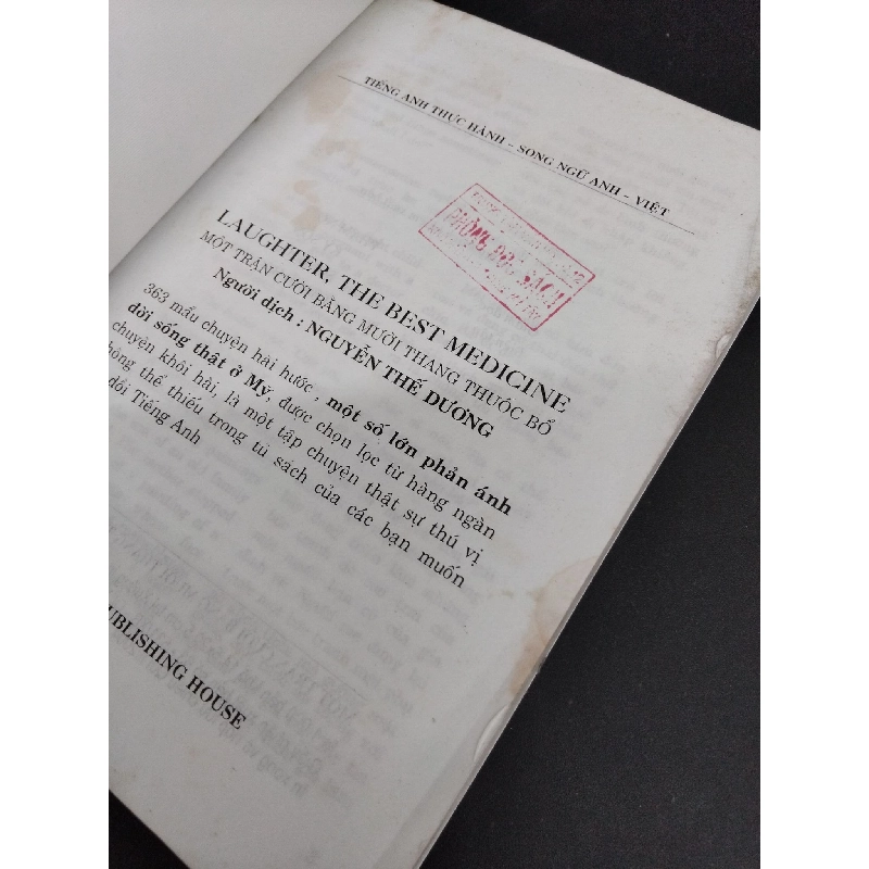 Laughter, the best medicine một trận cười bằng mười thang thuốc bổ (sách song ngữ Anh- Việt) mới 80% bẩn bìa, có mộc đỏ 2004 HCM1712 VĂN HỌC 918234