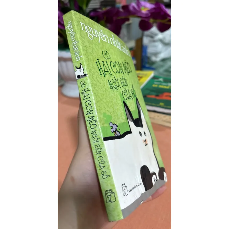 Có hai con mèo ngồi bên cửa sổ 🌊 599769