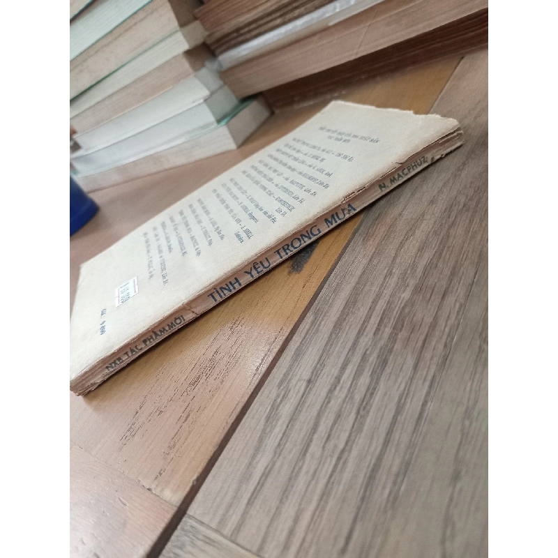 Tình yêu trong mưa - N. Macphuz 1017762