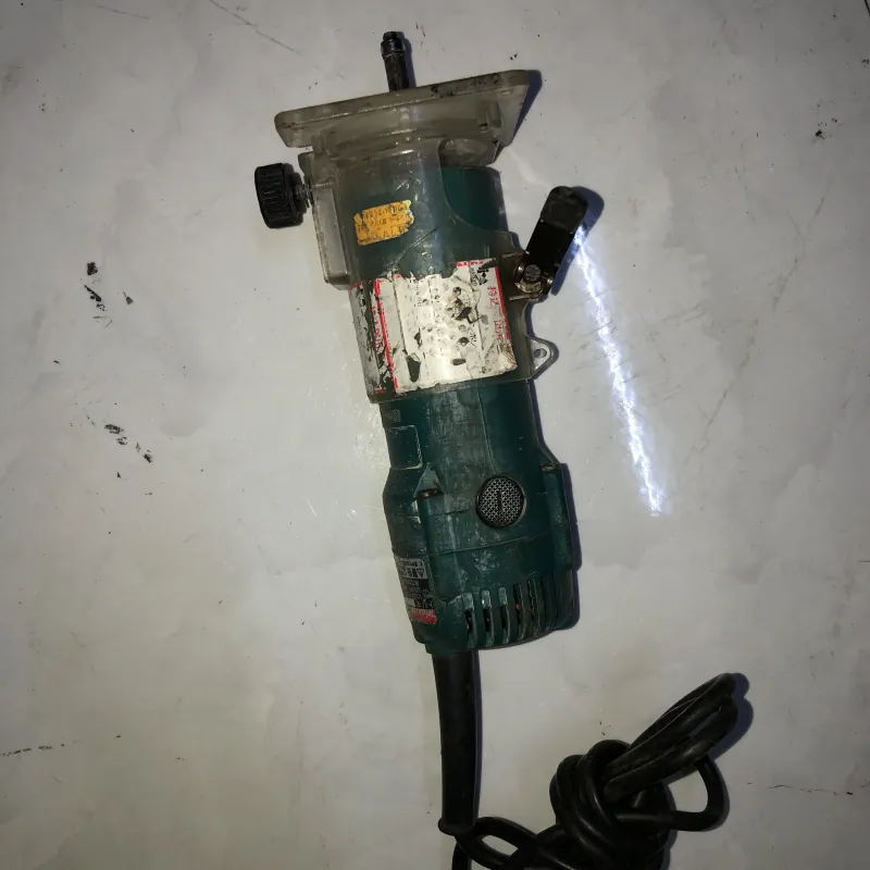 Máy phay Makita Nhật cầm tay 975343