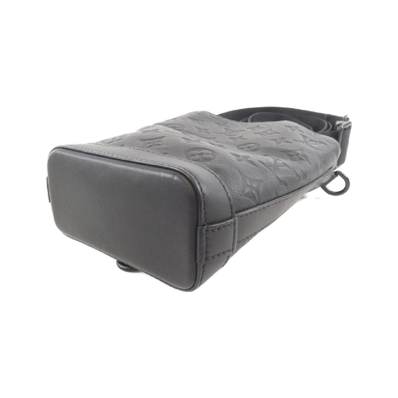 Túi đeo vai Louis Vuitton Monogram Shadow Noé Sling M82248 611191