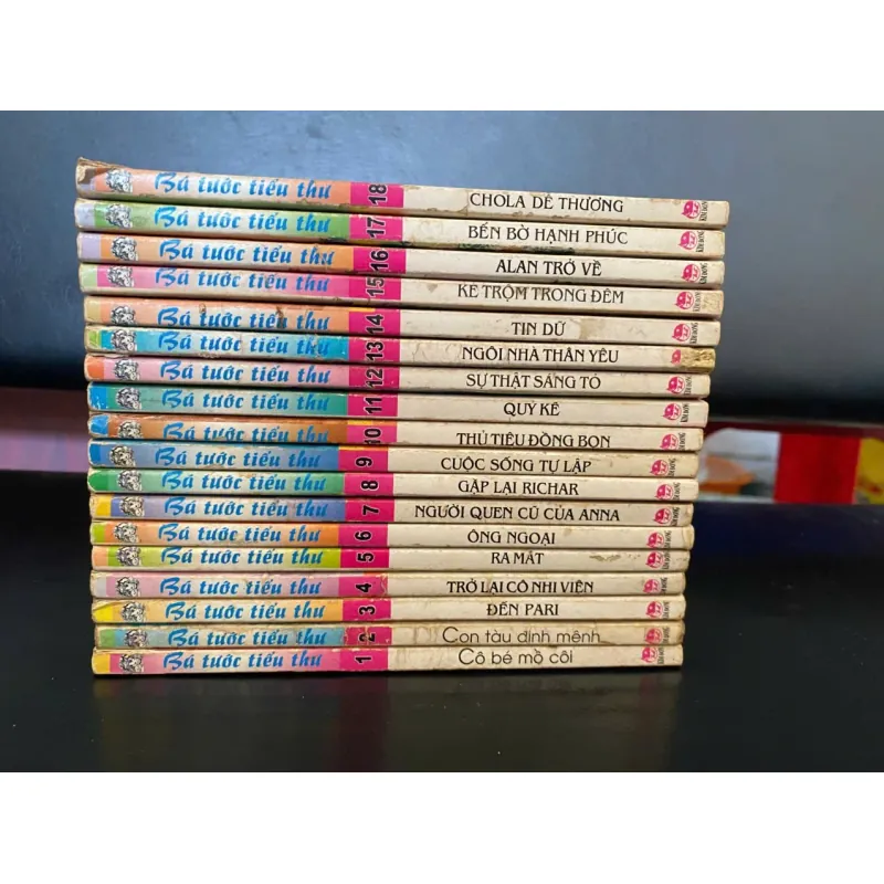 truyện tranh Bá tước tiểu thư (tên gốc: The Countess)  996319