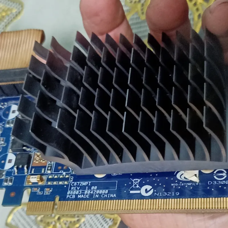 Vga n210 asus 1gb ddr3,đang dùng tốt 565380