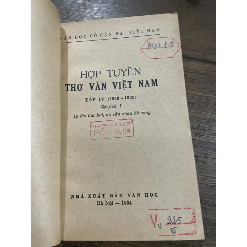 Tuyển thơ văn Việt Nam 1958-1920 ; 556 trang  1030311