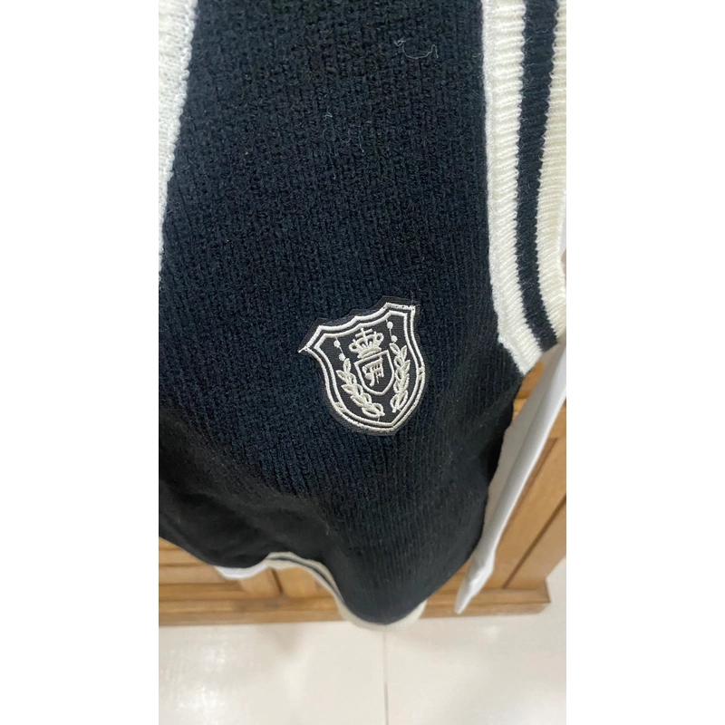 Áo gile len màu đen viền trắng, chất dày dặn 553008