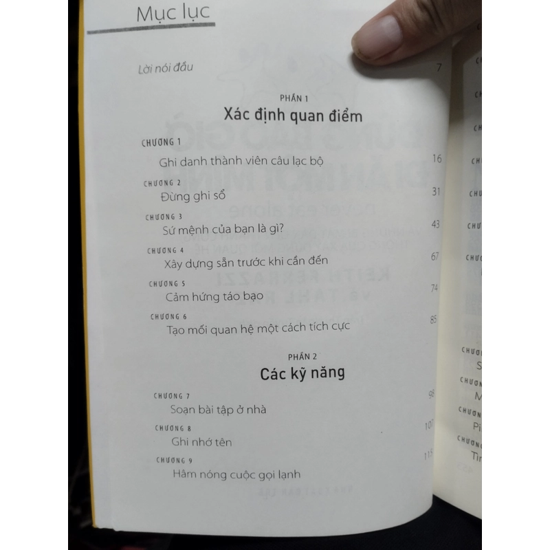 Đừng Bao Giờ Đi Ăn Một Mình" (Never Eat Alone) của tác giả Keith Ferrazzi và Tahl Raz 496660